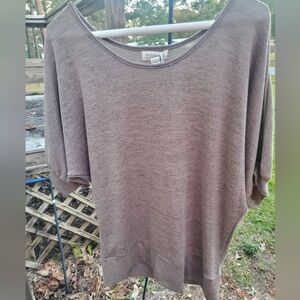 Annabelle - New York - sweater, size small and is a little brown.